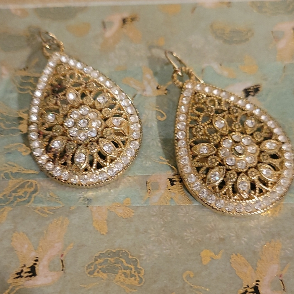🌼50% if you BUNDLE Teardrop Earrings